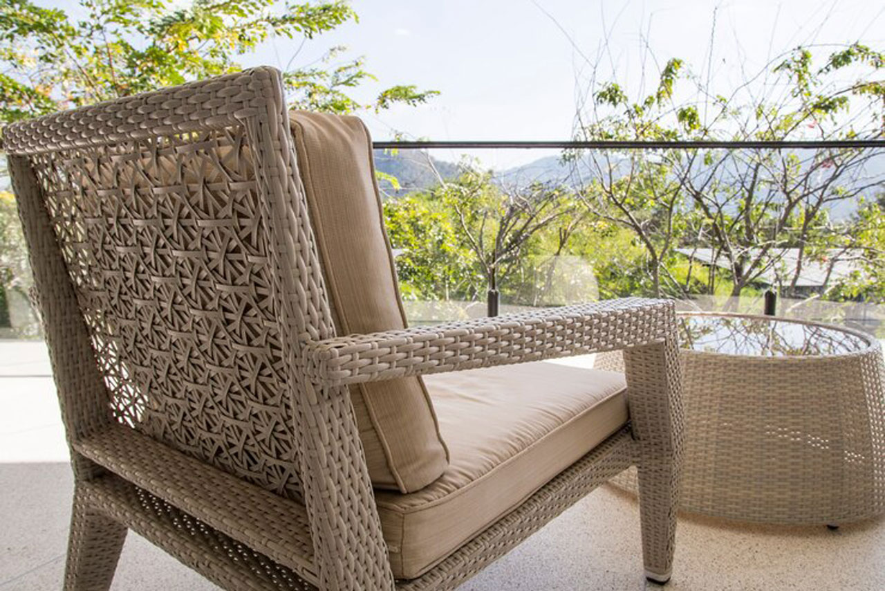 مبلمان دکورز 35 روش تمیز کردن مبلمان باغی