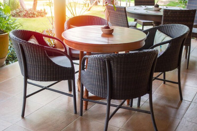 متریال مبلمان باغی ویلا چیست 800x533